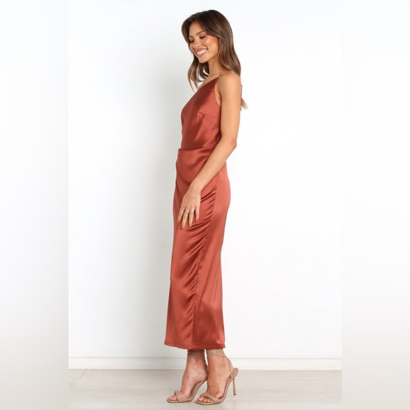 Petal & pup one shoulder satin midi dress nwot - Picture 3 of 5